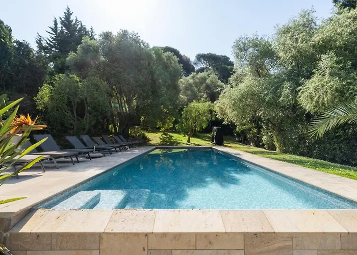 בית נופש Cap D'antibes- Seafront - Swimming Pool -ac